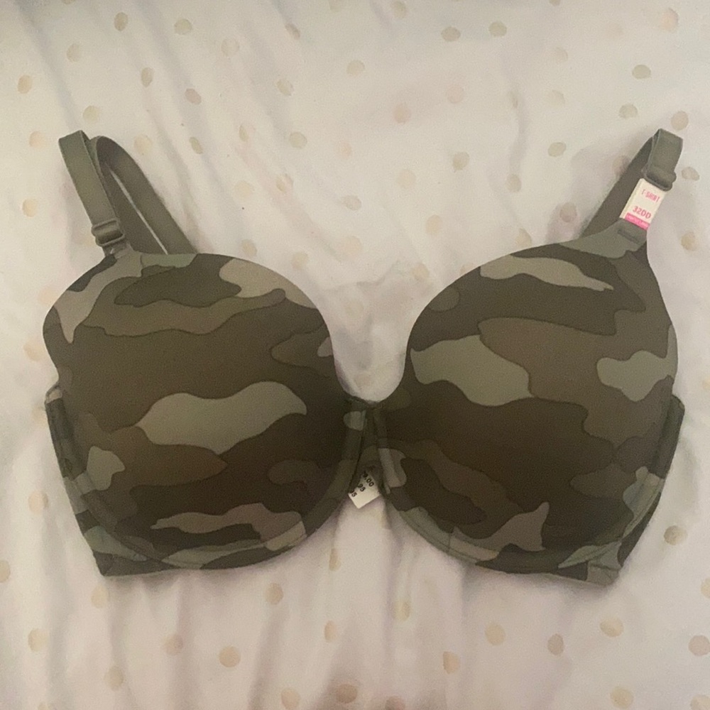 NWT!! PINK camo bra